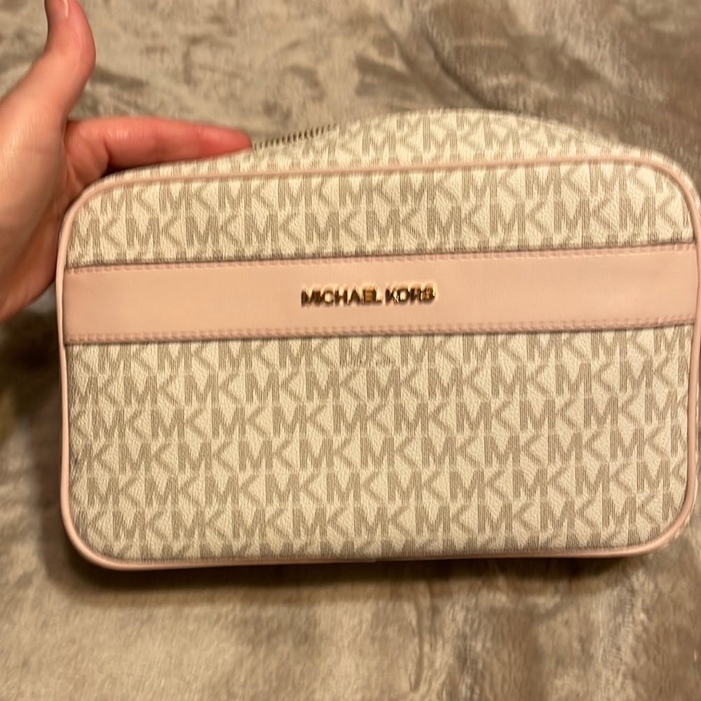 💕Michael Kors Kenly💕
